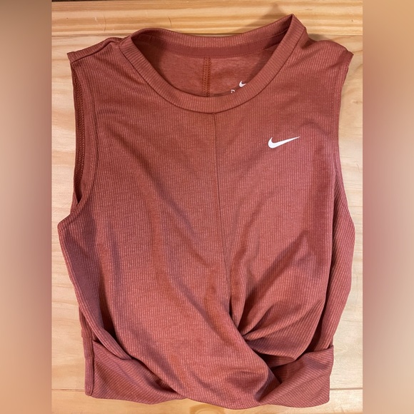 Nike Tops - Nike crop top
